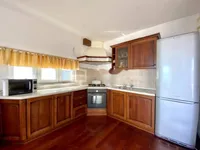 Недвижимость Трехкомнатная квартира, центр: 4