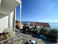 Недвижимость Трехкомнатная квартира, центр: 6