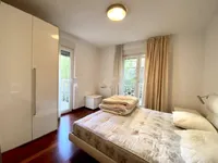 Недвижимость Трехкомнатная квартира, центр: 13