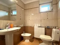 Недвижимость Трехкомнатная квартира, центр: 17