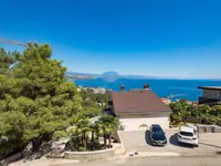 Недвижимость Трехкомнатная квартира Центр: 25