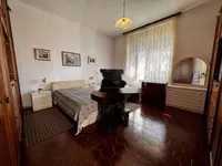 Недвижимость Двухкомнатная квартира в центре: 7