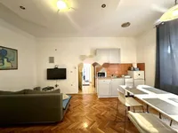 Недвижимость Четырехкомнатная квартира Центр: 3