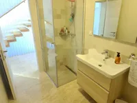 Недвижимость Многоквартирный дом Побри: 17