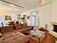 Недвижимость Трехкомнатная квартира в центре: 3