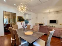 Недвижимость Трехкомнатная квартира в центре: 4