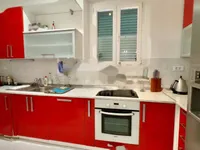 Недвижимость Трехкомнатная квартира в центре: 10