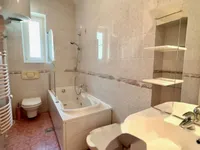 Недвижимость Трехкомнатная квартира в центре: 11