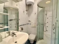 Недвижимость Трехкомнатная квартира в центре: 12