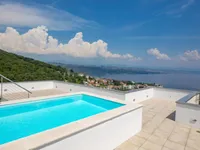 Недвижимость Четырехкомнатная квартира Центр: 28