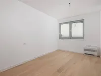 Недвижимость Трехкомнатная квартира в центре: 13