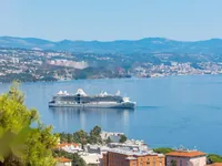 Недвижимость Трехкомнатная квартира в центре: 22