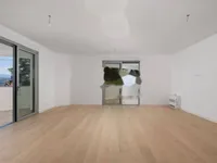 Недвижимость Трехкомнатная квартира в центре: 2