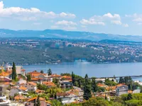 Недвижимость Трехкомнатная квартира в центре: 18