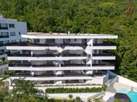 Недвижимость Трехкомнатная квартира в центре: 19