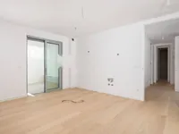 Недвижимость Трехкомнатная квартира Центр: 4