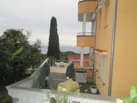 Недвижимость Четырехкомнатная квартира Оприч: 1