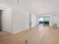 Недвижимость Трехкомнатная квартира в центре: 2