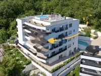 Недвижимость Трехкомнатная квартира в центре: 2