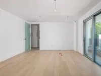 Недвижимость Трехкомнатная квартира в центре: 6