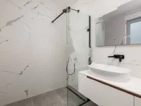 Недвижимость Трехкомнатная квартира в центре: 15