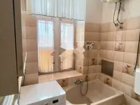 Недвижимость Трехкомнатная квартира Центр: 8