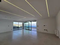 Недвижимость Четырехкомнатная квартира Центр: 1