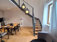 Недвижимость Трехкомнатная квартира, Центр: 1