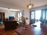 Недвижимость Четырёхкомнатная квартира Оприч: 1