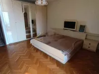 Недвижимость Четырёхкомнатная квартира Оприч: 4