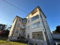 Недвижимость Трехкомнатная квартира в центре: 1