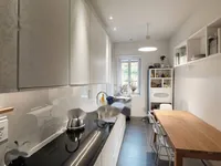 Недвижимость Трехкомнатная квартира в центре: 8