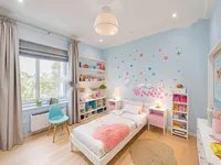 Недвижимость Трехкомнатная квартира в центре: 12