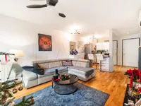 Недвижимость Трехкомнатная квартира в центре: 1