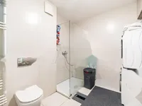 Недвижимость Трехкомнатная квартира в центре: 8