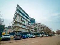 Недвижимость Трехкомнатная квартира в центре: 13