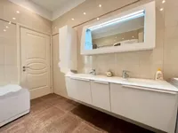 Недвижимость Трёхкомнатная квартира в Центре: 23