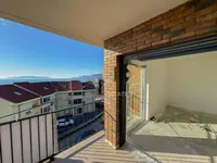 Недвижимость Четырехкомнатная квартира: 5