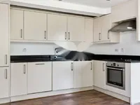 Недвижимость Vallance Road: 4