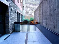 Недвижимость 2-bedroom apartment with parking in El Tarter, Canillo: 1