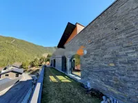 Недвижимость Exclusive chalet in a sought-after area with 4 suites and garage for 7 cars: 1