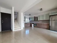 Недвижимость Charming 2 Bedroom Duplex Just Steps from the Sea in a Beautiful Complex: 2