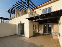 Недвижимость Charming 2 Bedroom Duplex Just Steps from the Sea in a Beautiful Complex: 15