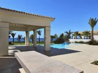 Недвижимость 6 Bedroom Villa for Sale in Pervolia, Larnaca: 16
