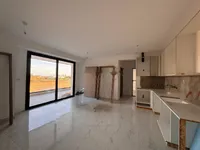Недвижимость 2 Bedroom Penthouse Apartment For Sale in Mesa Geitonia, Limassol: 2