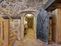 Недвижимость 4-комнатная квартира в центре: 2