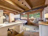 Недвижимость 4-комнатная квартира в центре: 18