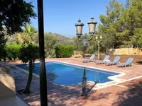Недвижимость 4 Bedroom Villa with a huge plot for Sale in Pissouri ,Limassol: 1