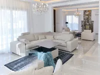 Недвижимость 5 Bedroom Villa in Agios Tychonas, Limassol: 1