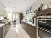 Недвижимость Cathcart Road: 18